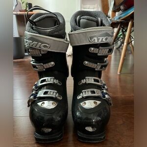Women’s Ski Boots, Atomic b9, 25.0, Therm-IC, Recco